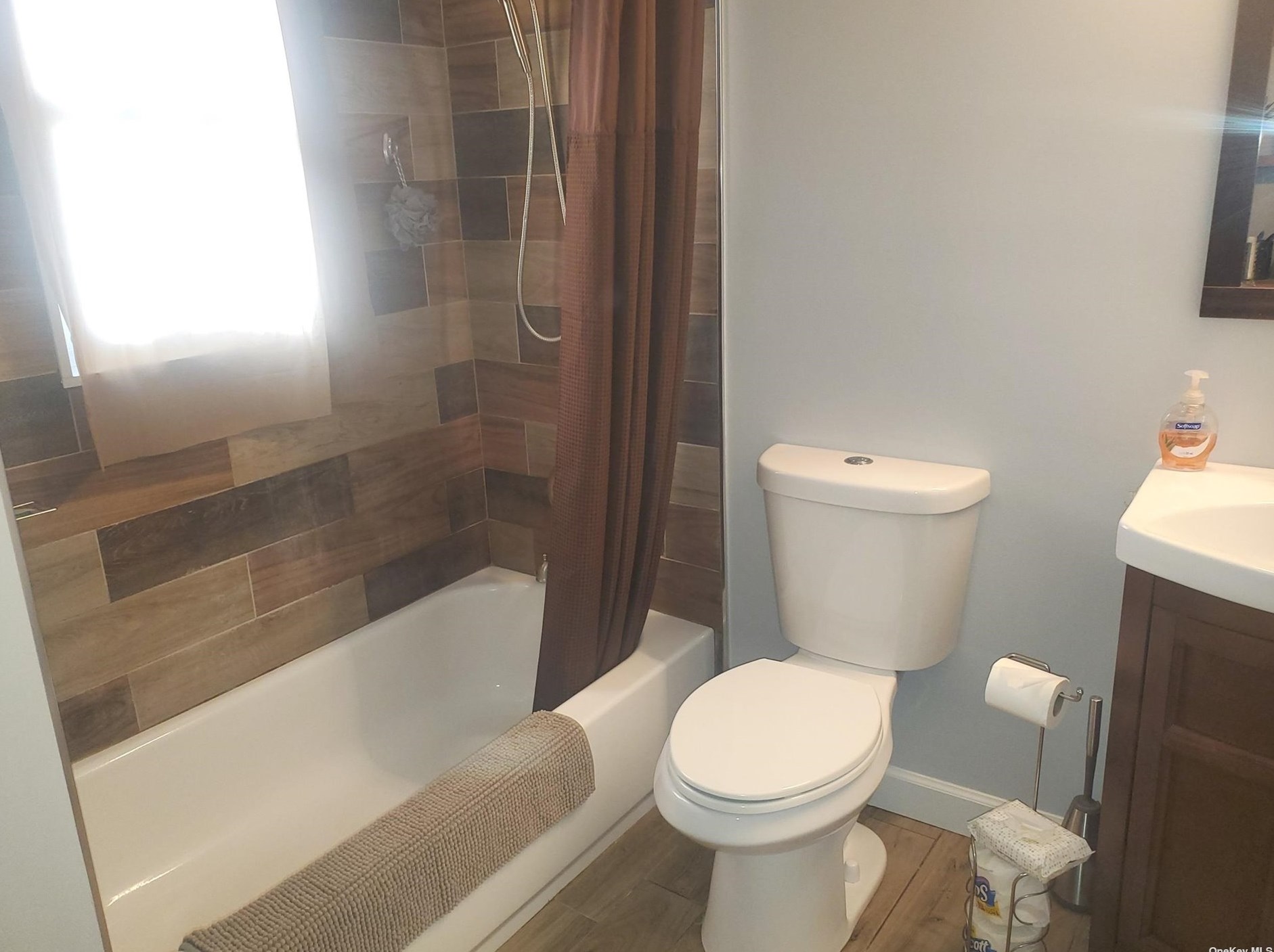 8 Ashwood Dr, Smith Point NY 11967-3904 exterior