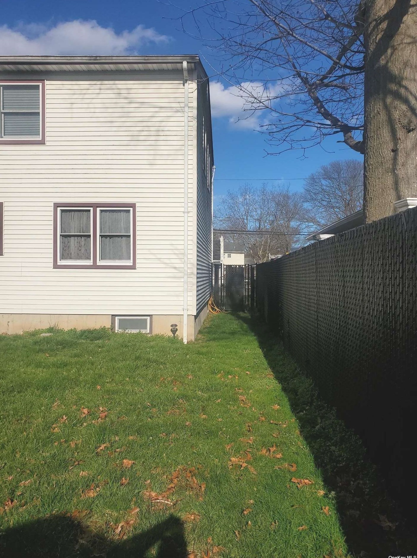 8 Ashwood Dr, Smith Point NY 11967-3904 exterior