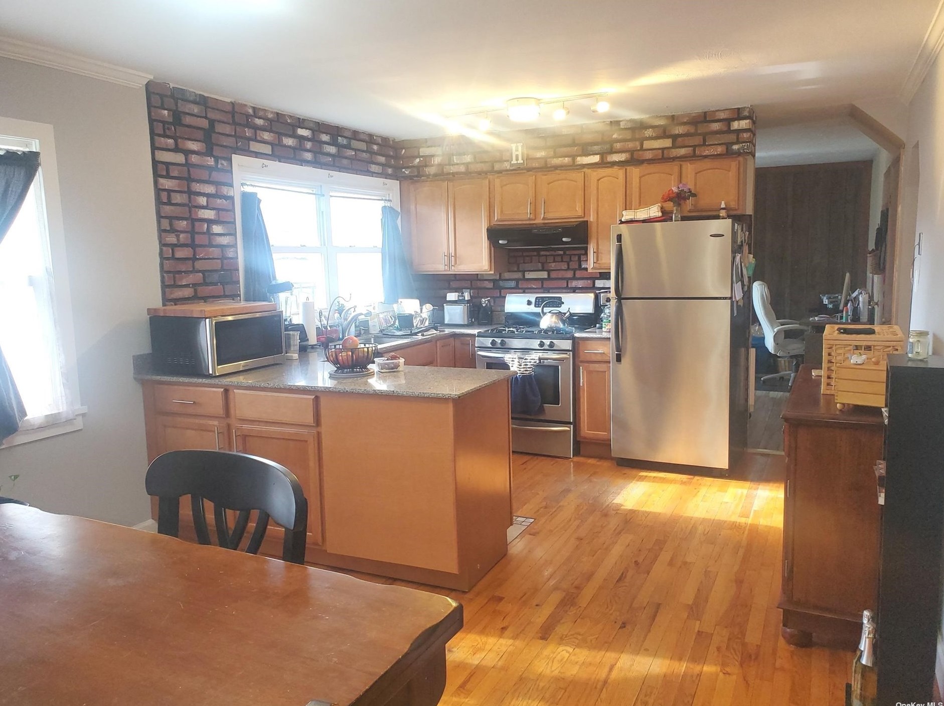 8 Ashwood Dr, Smith Point NY 11967-3904 exterior