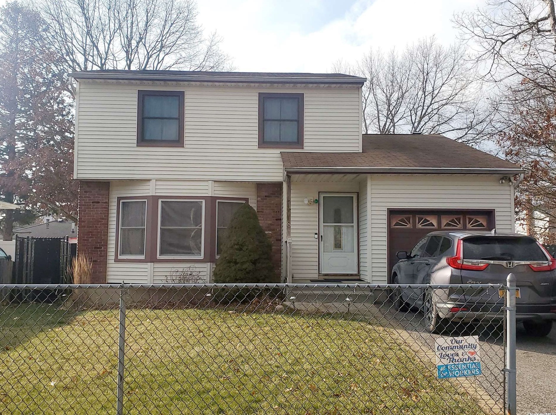 8 Ashwood Dr, Smith Point, NY 11967-3904