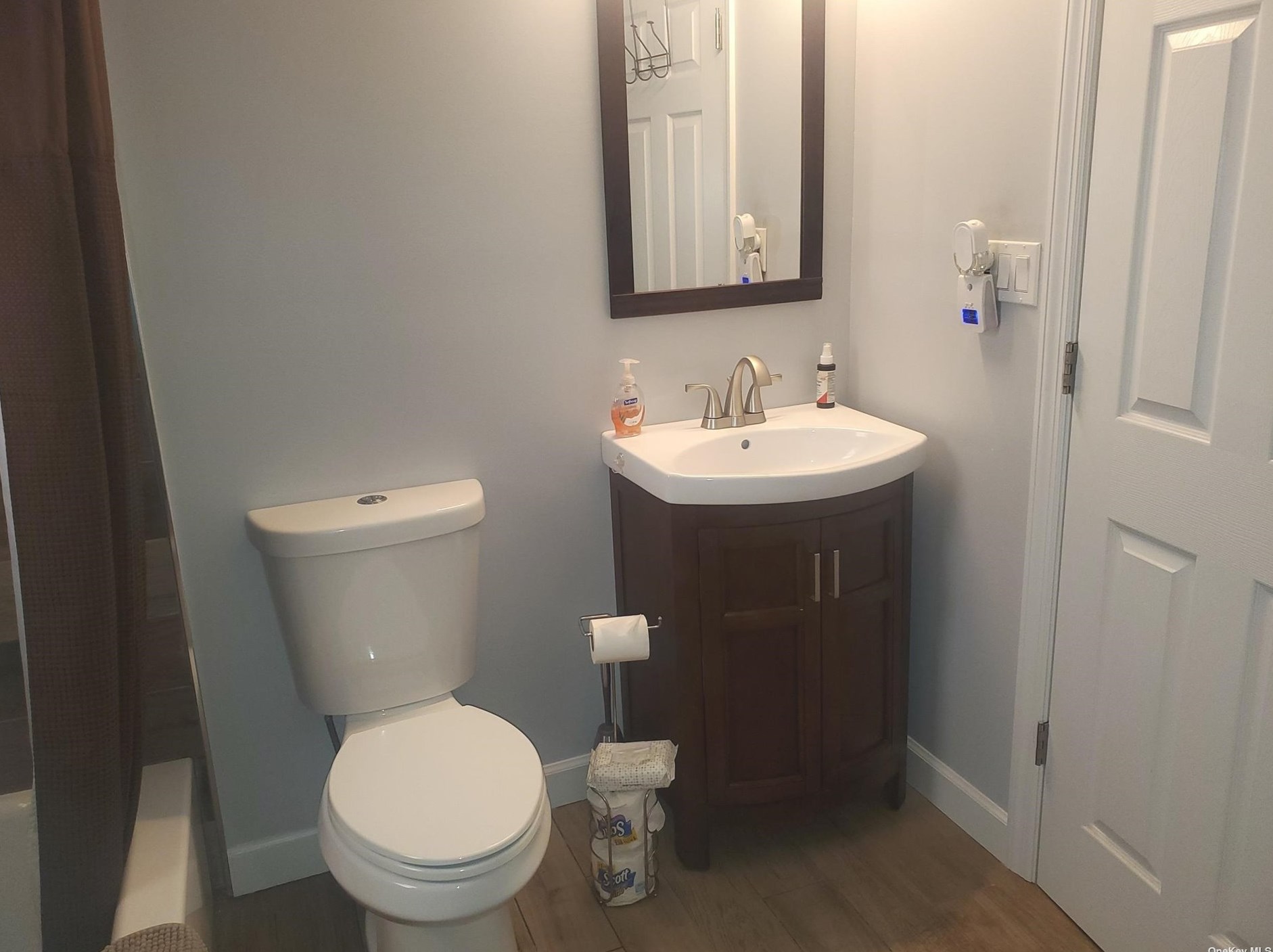 8 Ashwood Dr, Smith Point NY 11967-3904 exterior