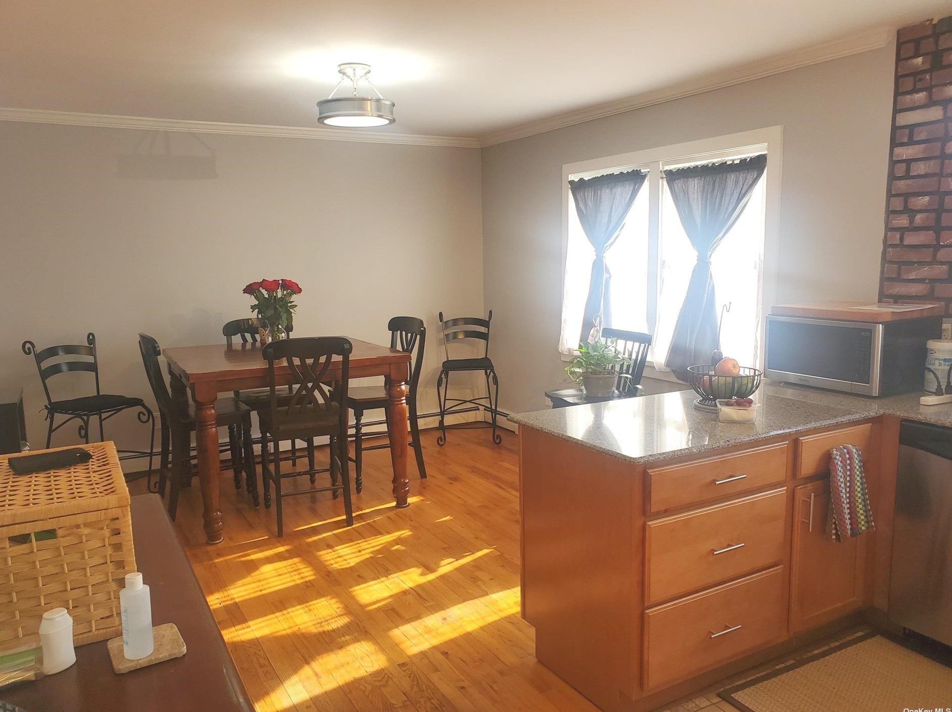 8 Ashwood Dr, Smith Point NY 11967-3904 exterior