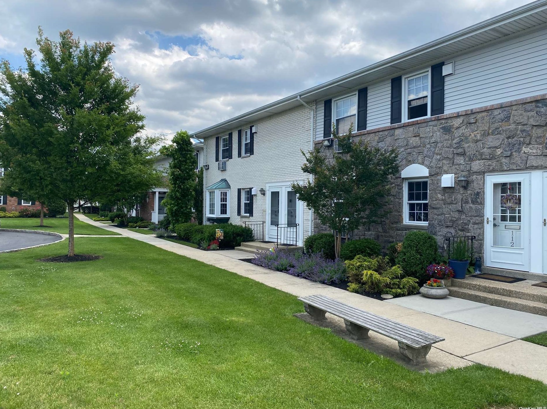 624 Kensington Ln, Bethpage, NY 11714