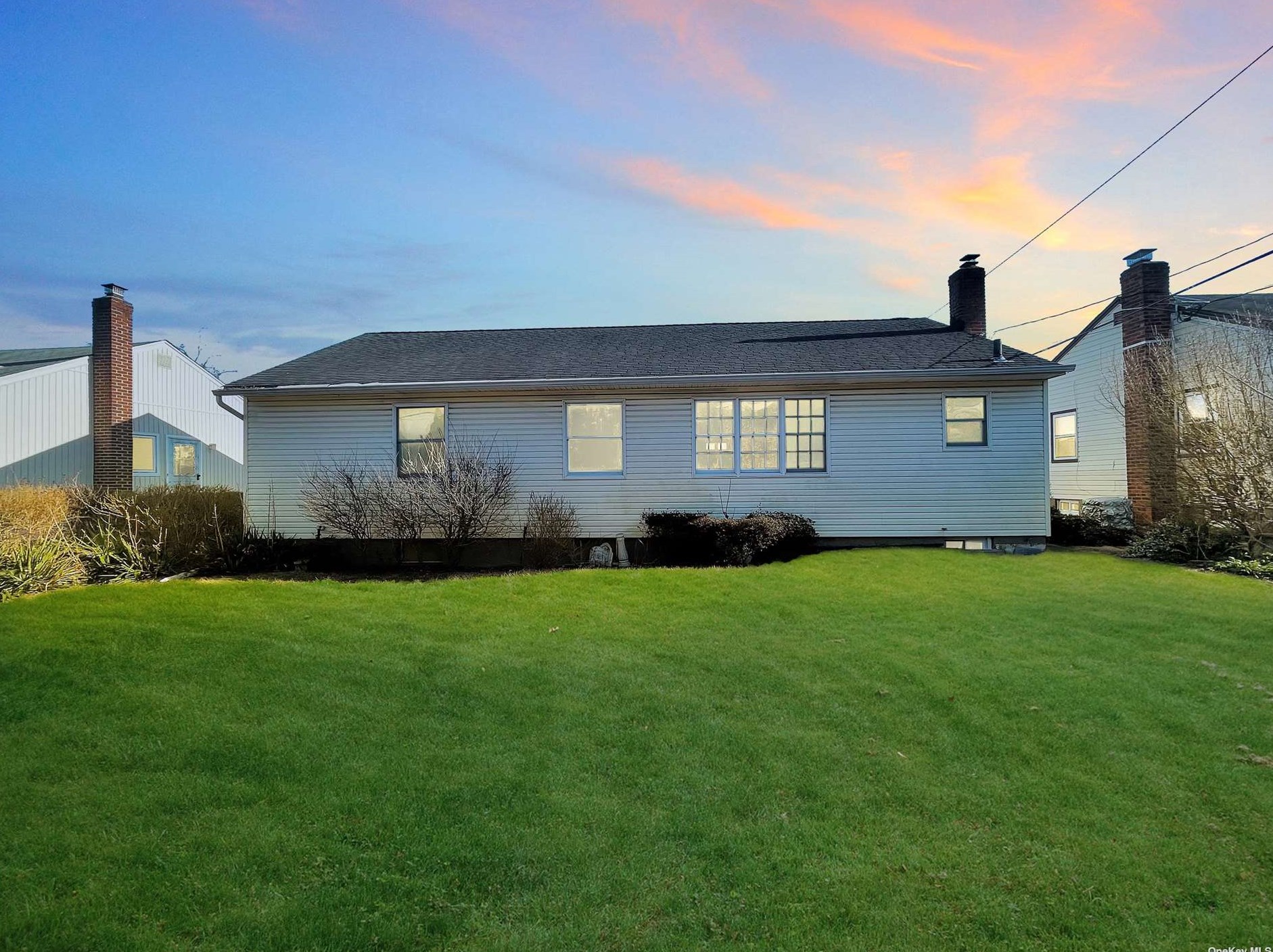682 Blackstone Ave, Hempstead, NY 11554-5105