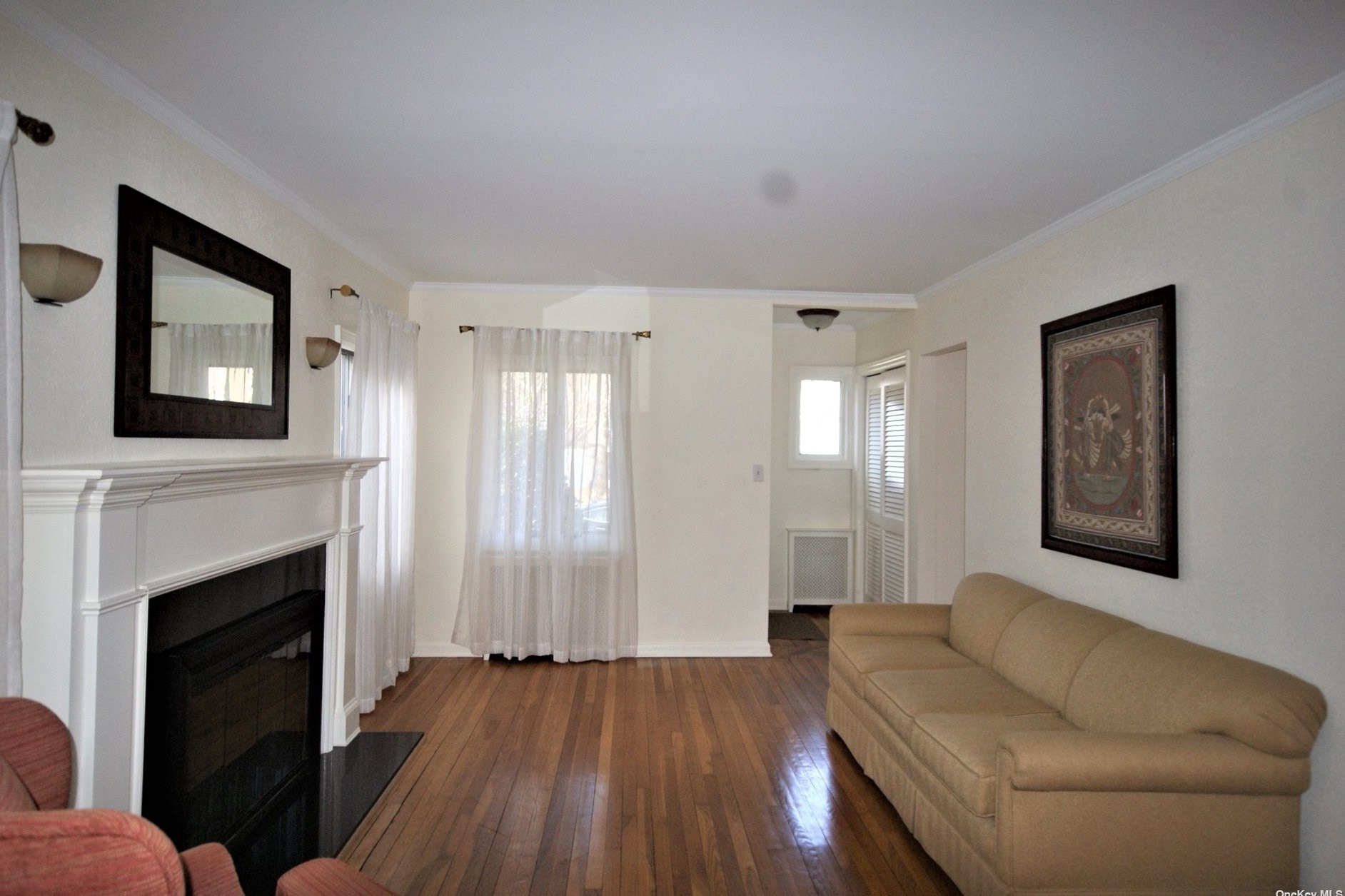 615 Madison Ave, Hempstead, NY 11552-2927