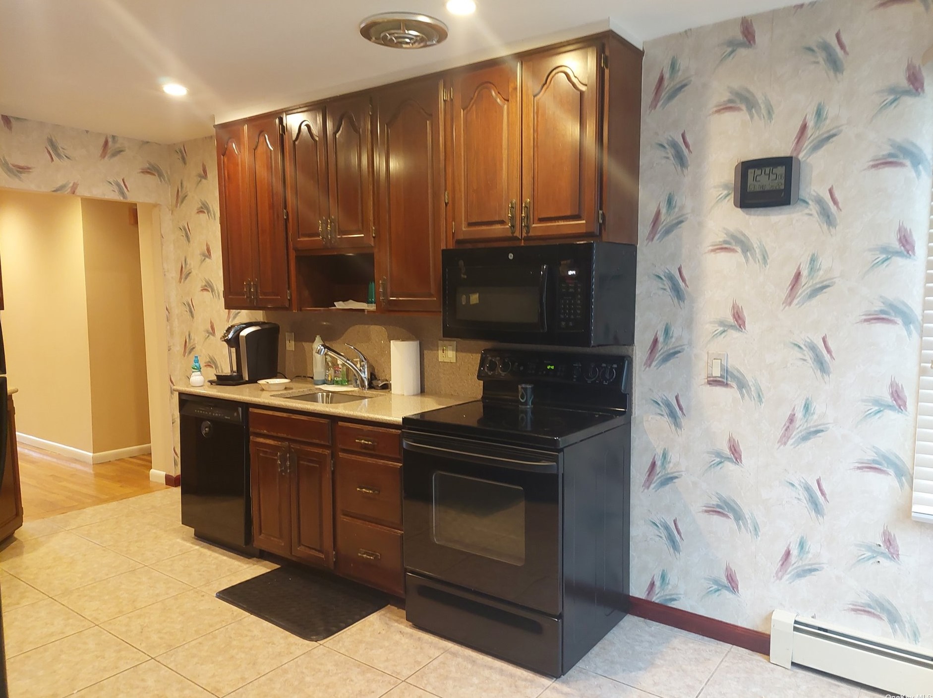 1450 Stephen Marc Ln, Hempstead, NY 11554-2209