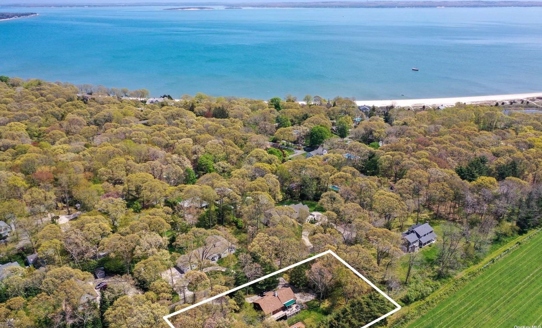 890 Arrowhead Ln, Peconic, NY 11958