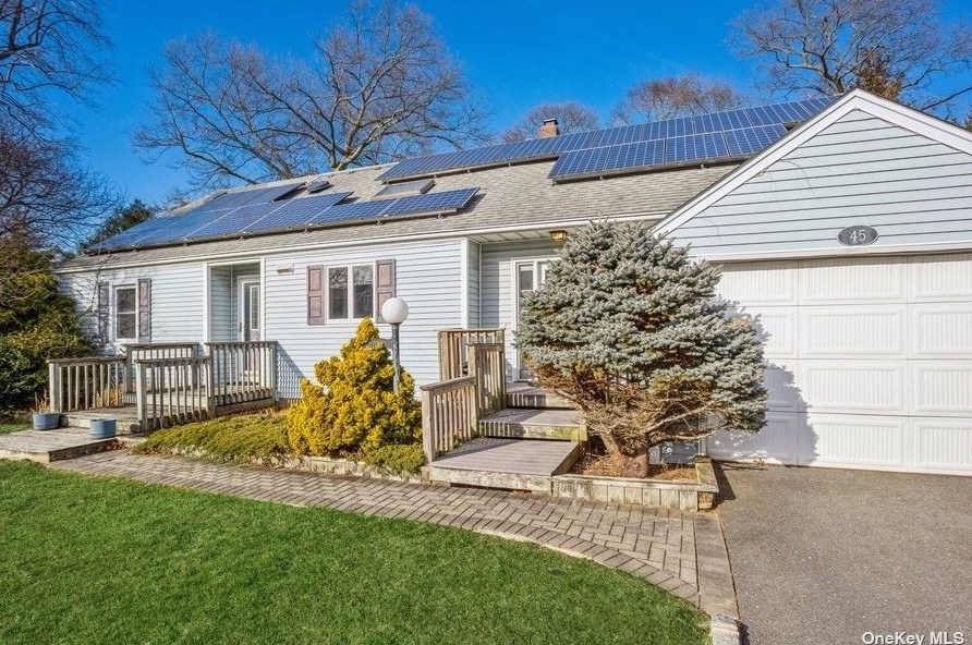 45 3rd St, West Sayville, NY 11796