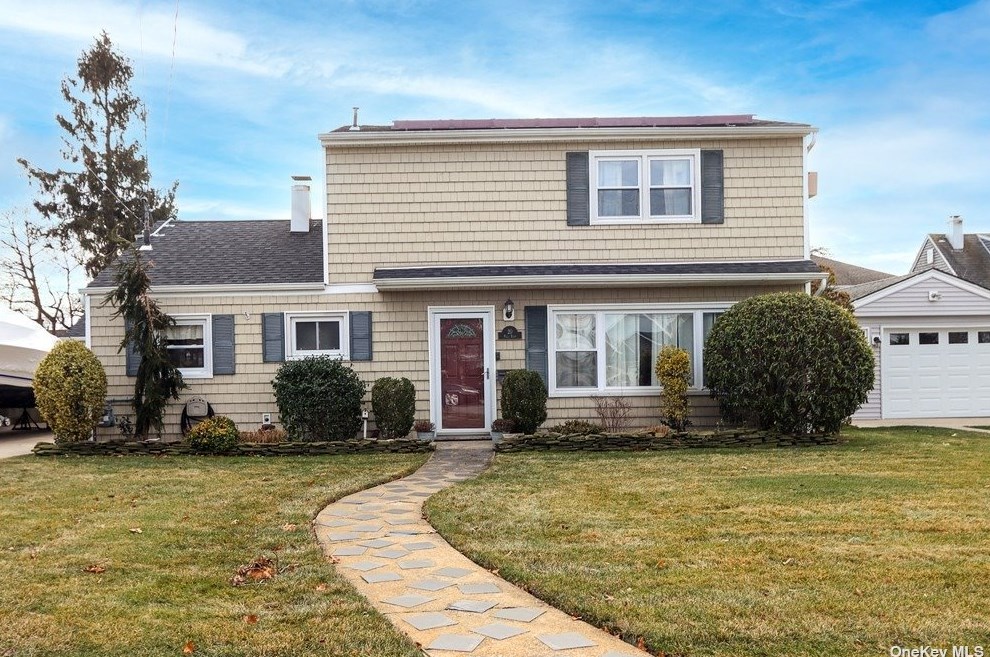 20 Polo Rd, East Massapequa, NY 11758-5935