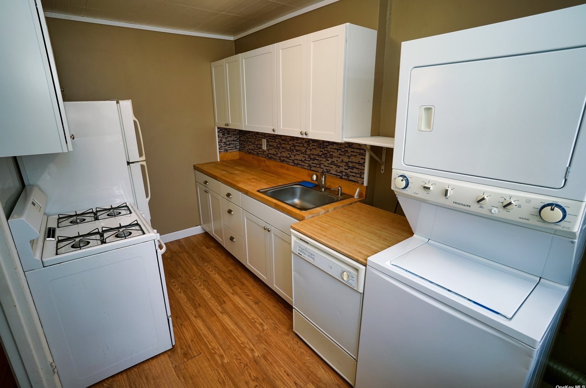 137-19 68th Dr, Flushing, NY 11367-3150