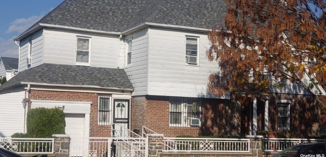 25-58 84th St, Flushing, NY 11370-1604