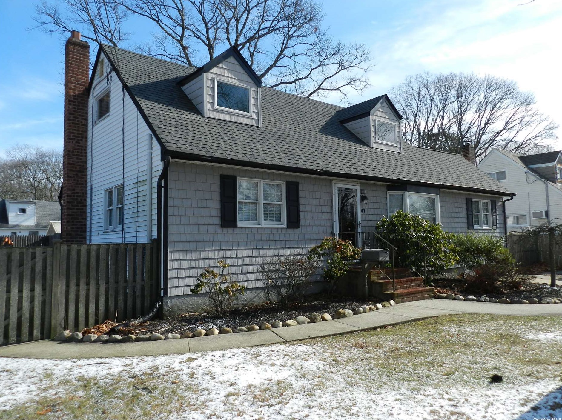 47 Center St, Hauppauge, NY 11779-4555