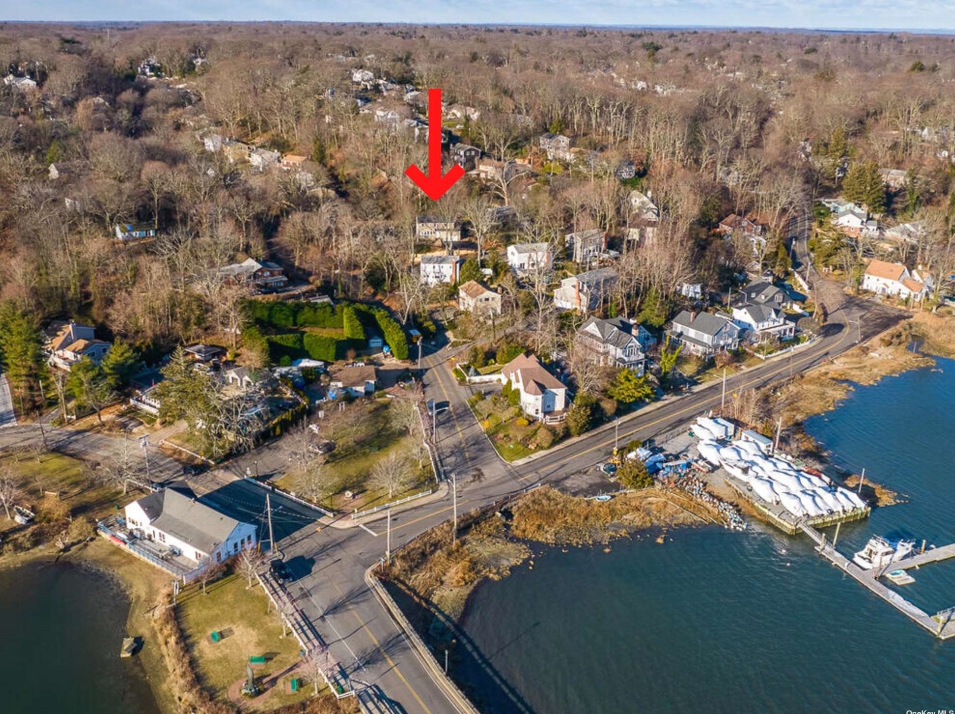 3 Upper Pond Ct, Center Port, NY 11721-1556