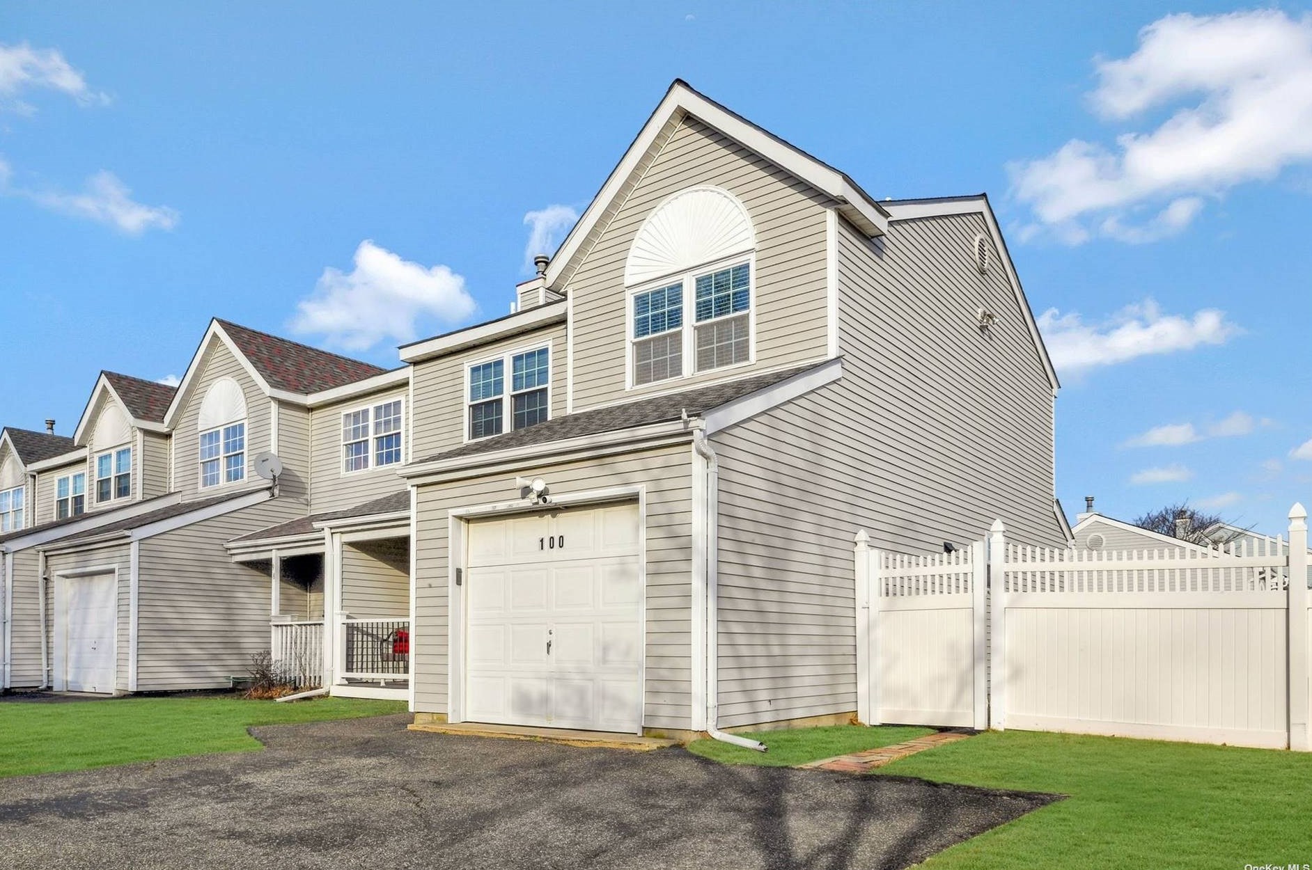 100 Mckinney St, Central Islip, NY 11722