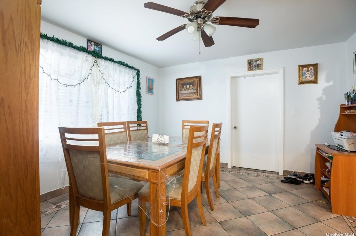 366 Hamilton Ave, Hewlett NY  11557-1130 exterior