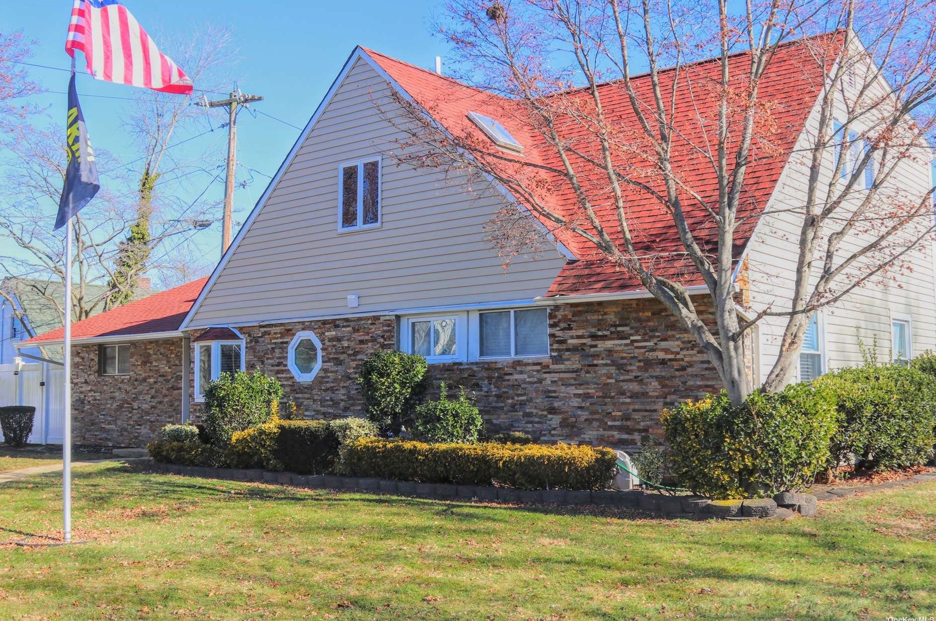 45 Potter Ln, Plainedge, NY 11756-3447