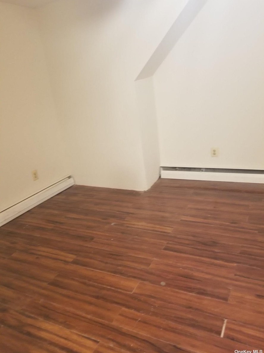 140 Elzey Ave #2, Floral Park, NY 11003