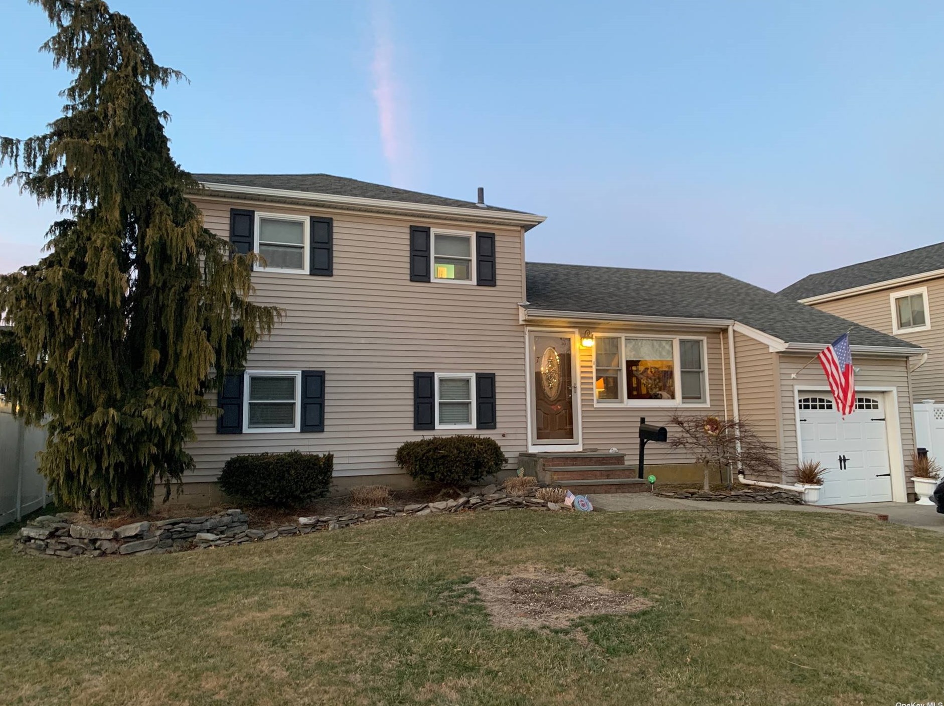 3577 Roanoke St, Seaford, NY 11783