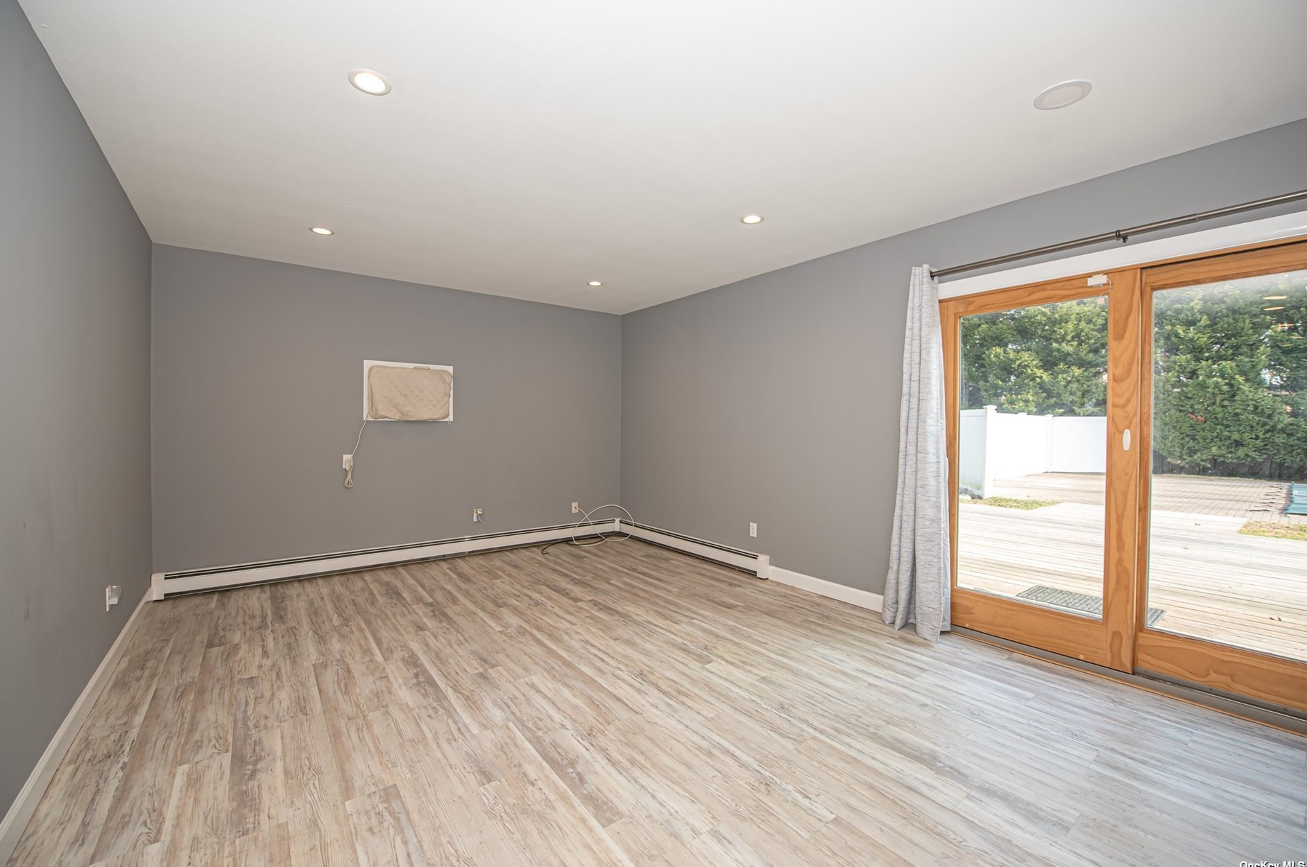 1218 Redleaf Ct, Northampton NY  11901-5221 exterior