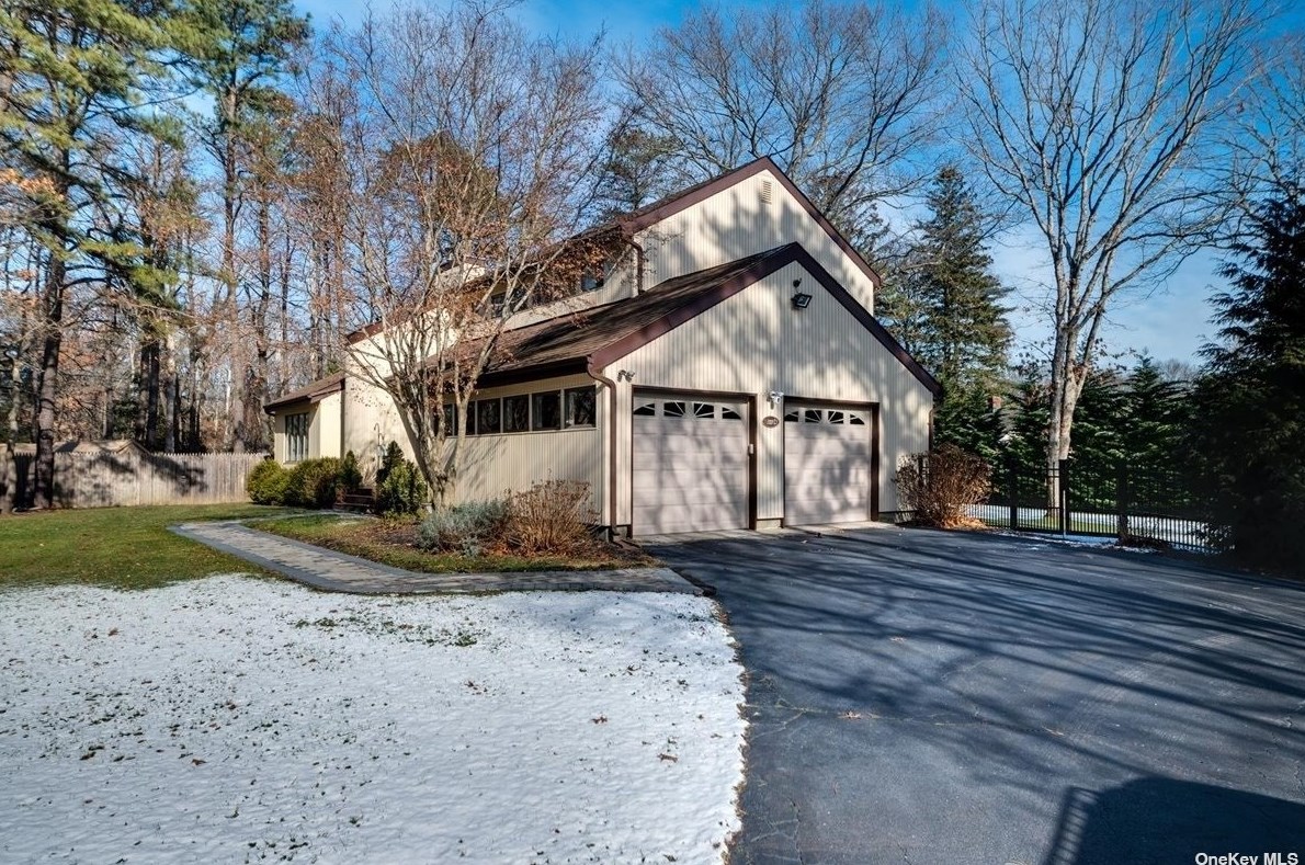 1 Jody Ct, Shoreham, NY 11786
