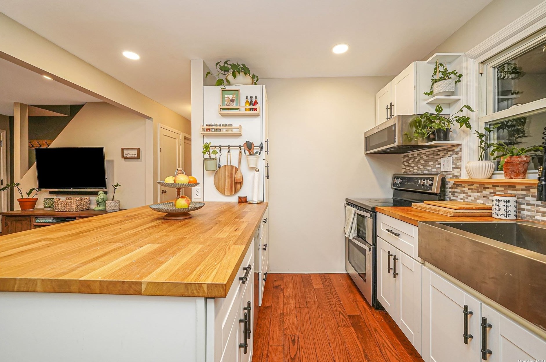 1 Shannon Blvd, Yaphank NY  11980-1601 exterior