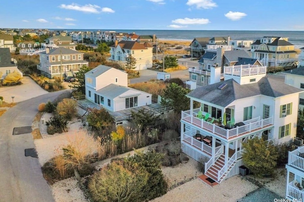 9 Dune Ln, West Hampton Beach, NY 11978