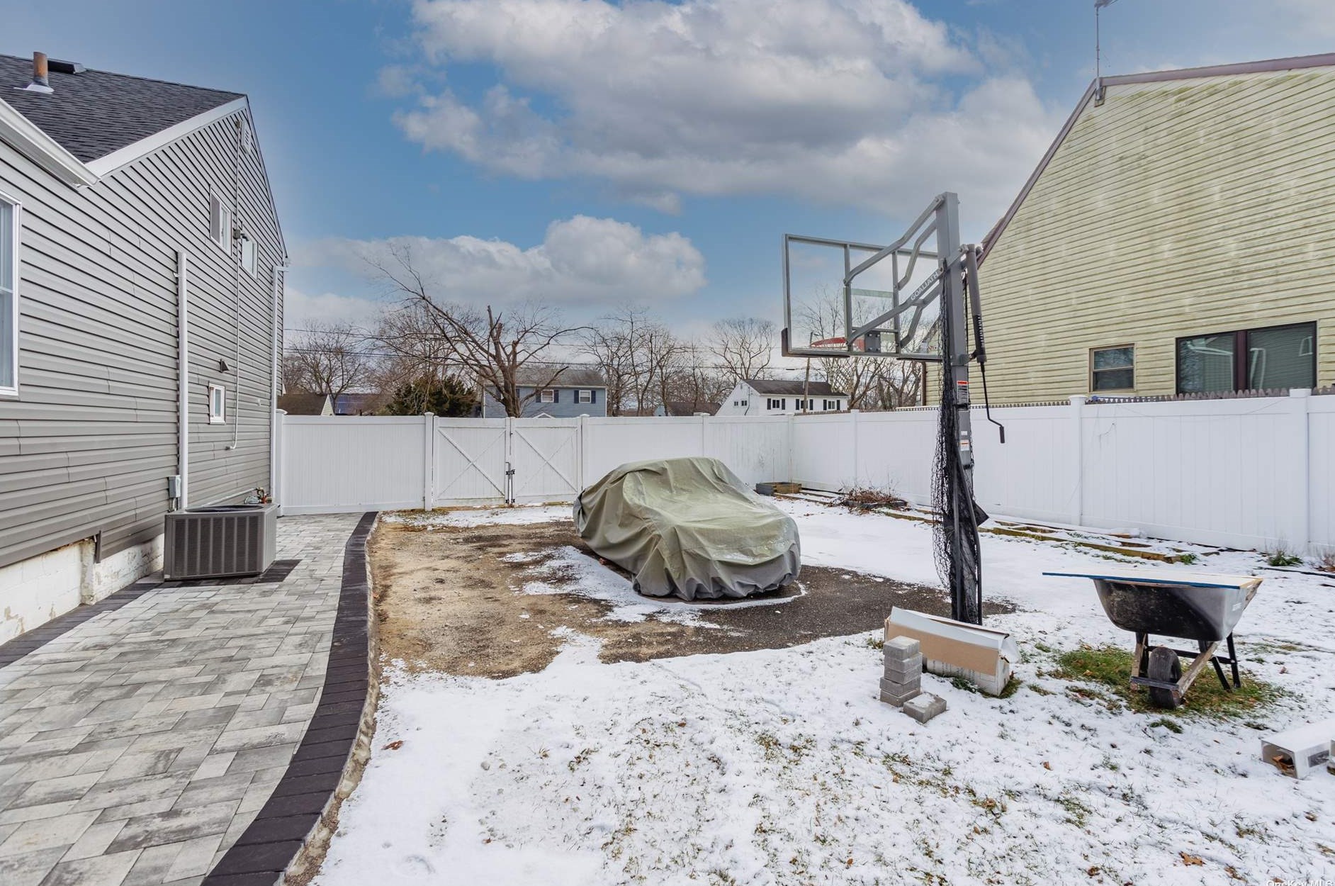 3 Huron St, Prt Jefferson Station NY  11776-4307 exterior