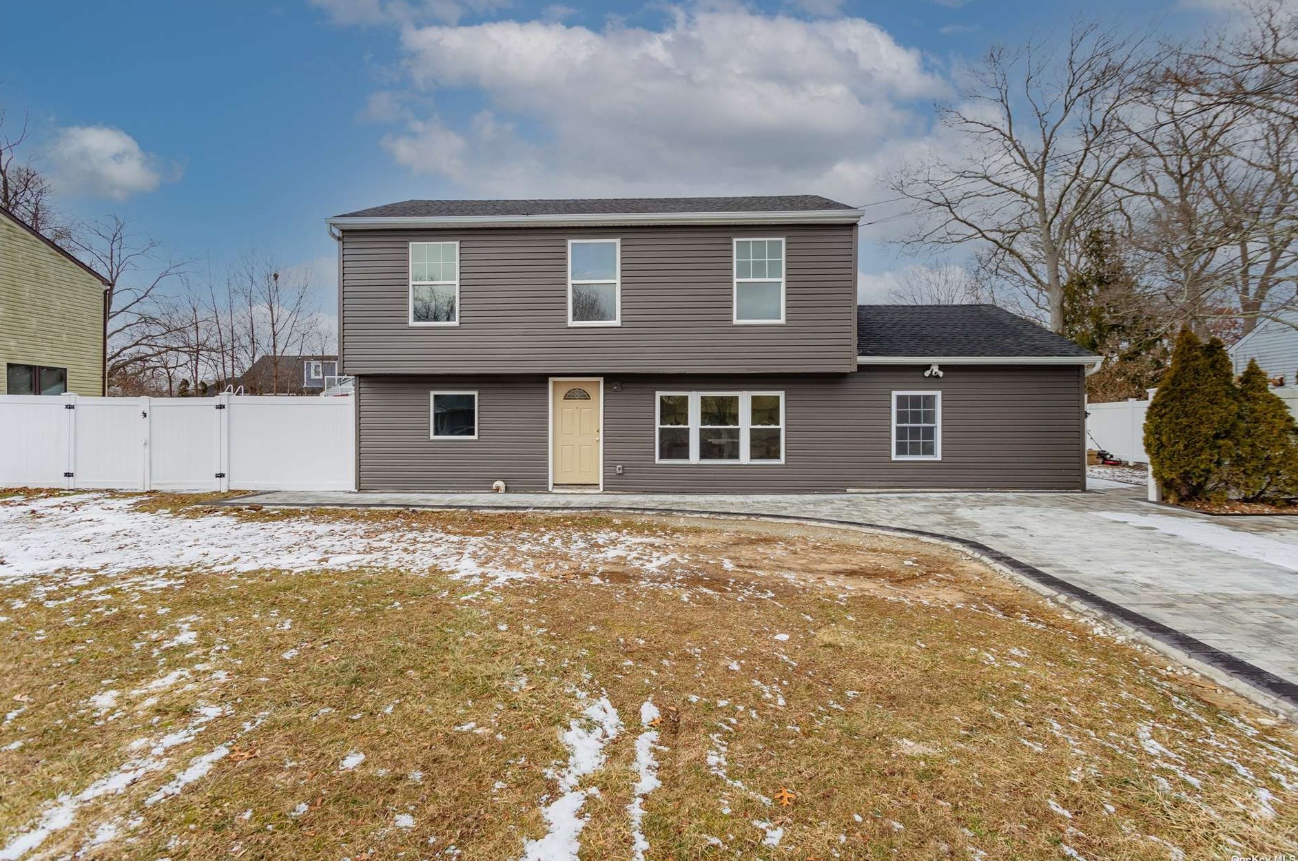 3 Huron St, Prt Jefferson Station, NY 11776-4307