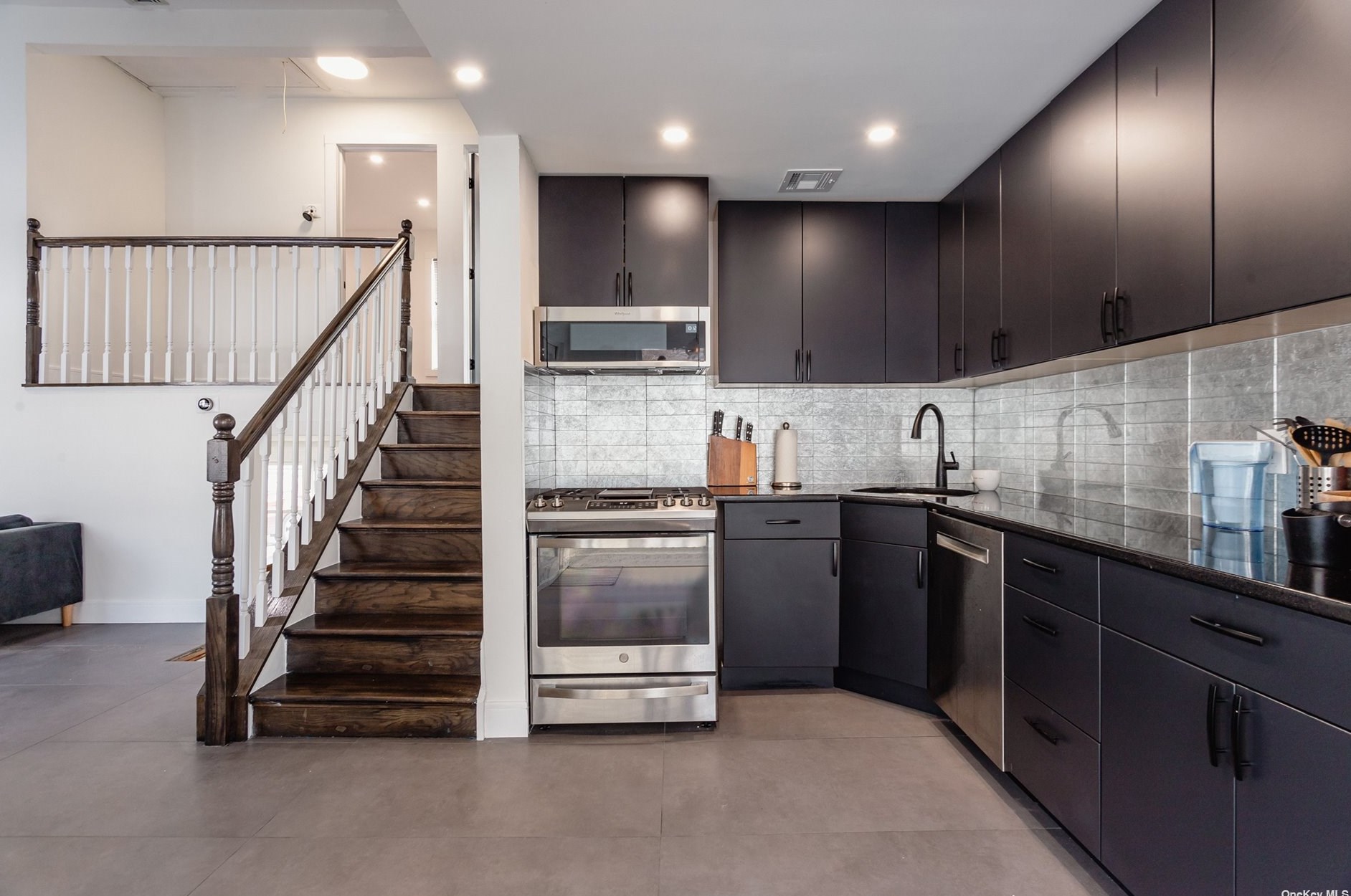 3 Huron St, Prt Jefferson Station NY  11776-4307 exterior