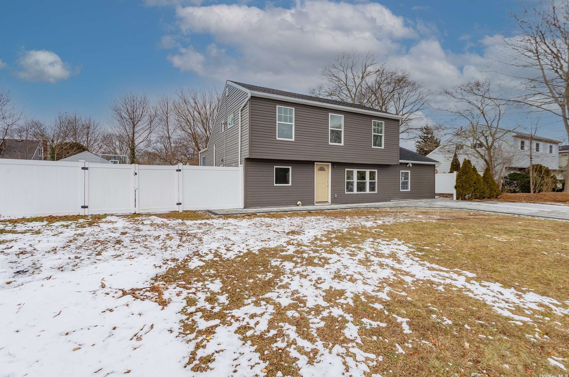 3 Huron St, Prt Jefferson Station NY  11776-4307 exterior