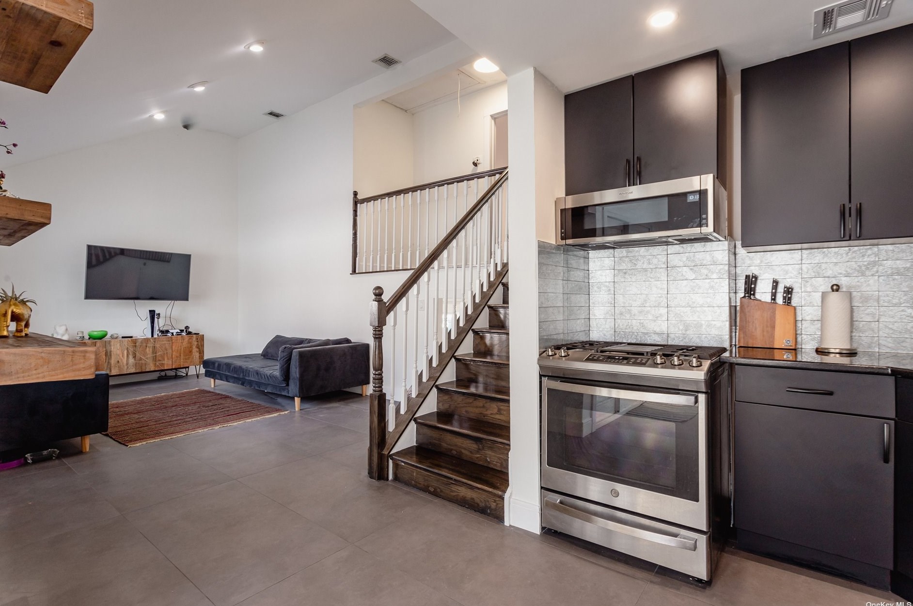 3 Huron St, Prt Jefferson Station NY  11776-4307 exterior