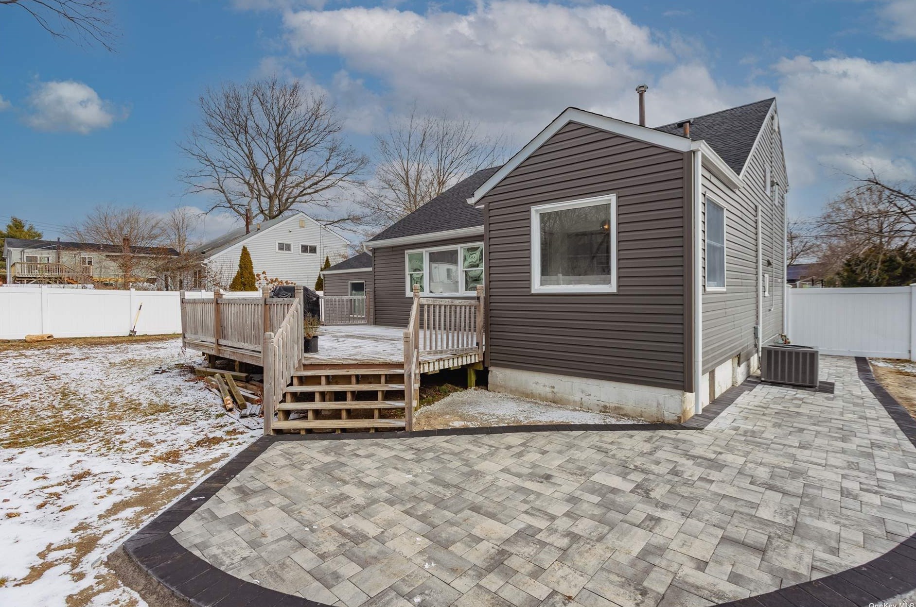 3 Huron St, Prt Jefferson Station NY  11776-4307 exterior