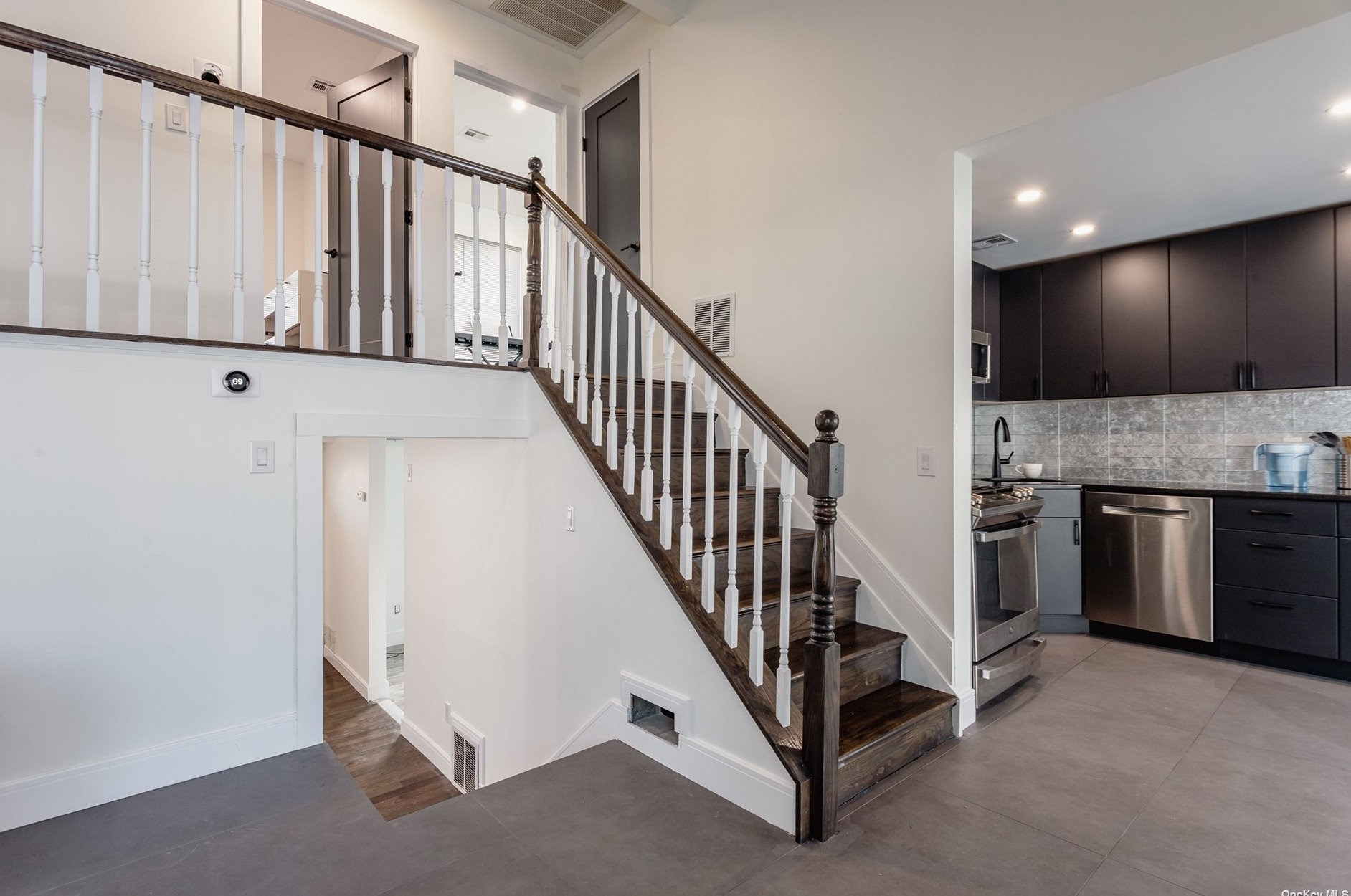 3 Huron St, Prt Jefferson Station NY  11776-4307 exterior