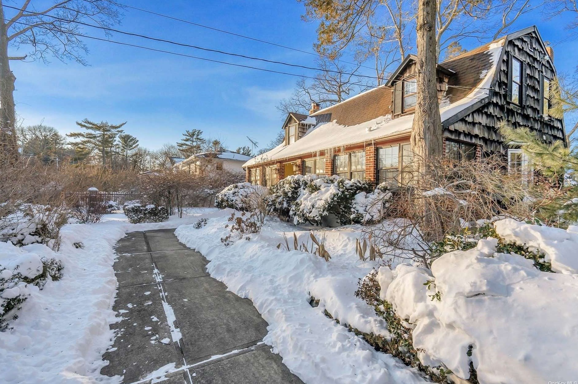 82 Muttontown Rd, Syosset, NY
