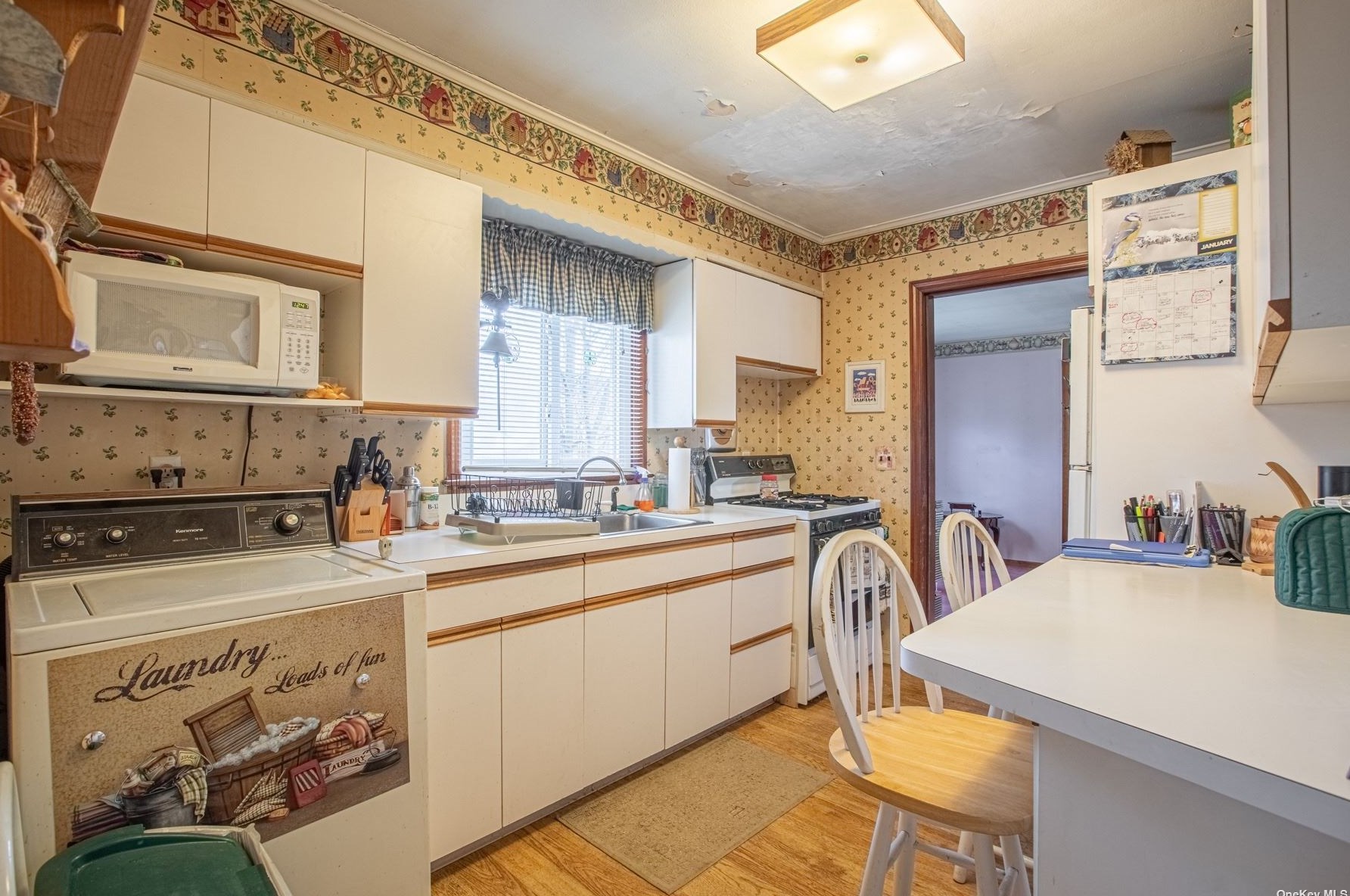46 Colonial Rd, Copiague, NY 11726