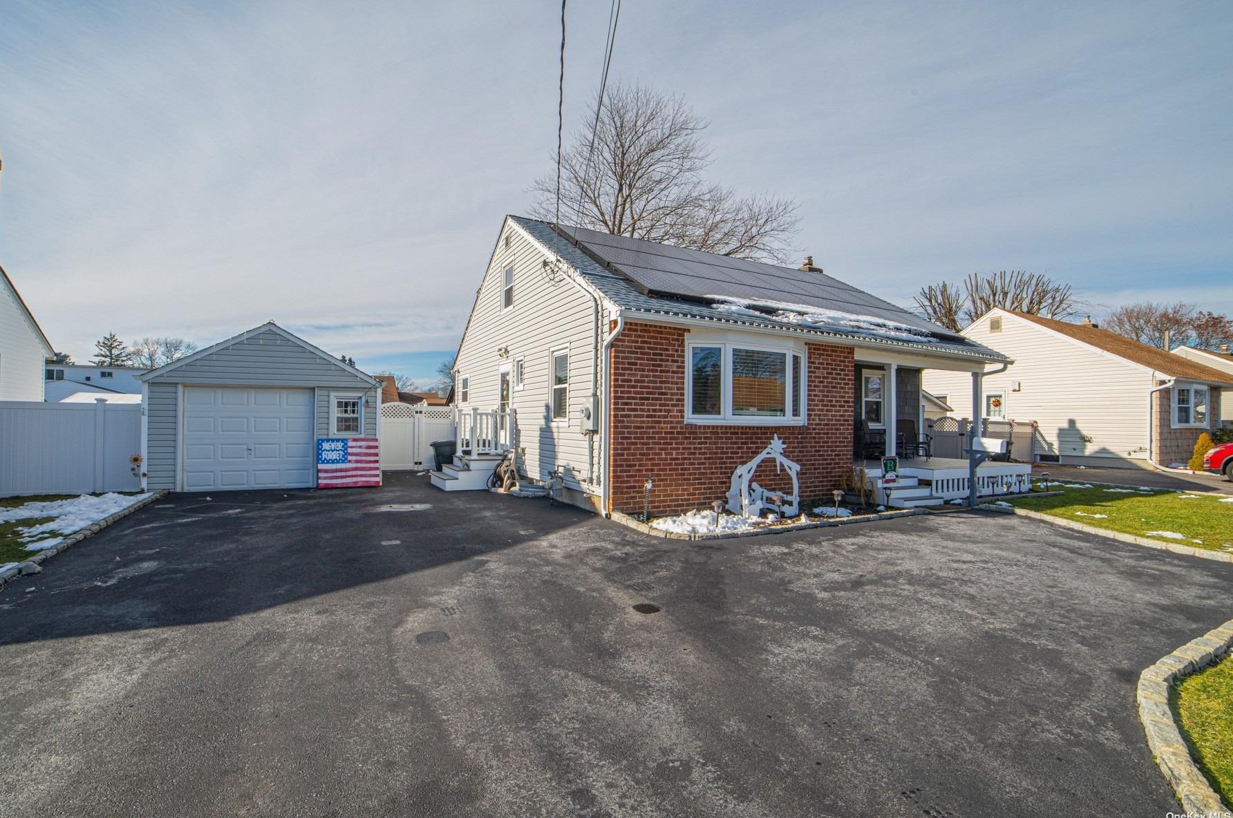76 Herman Ave, Babylon, NY 11703