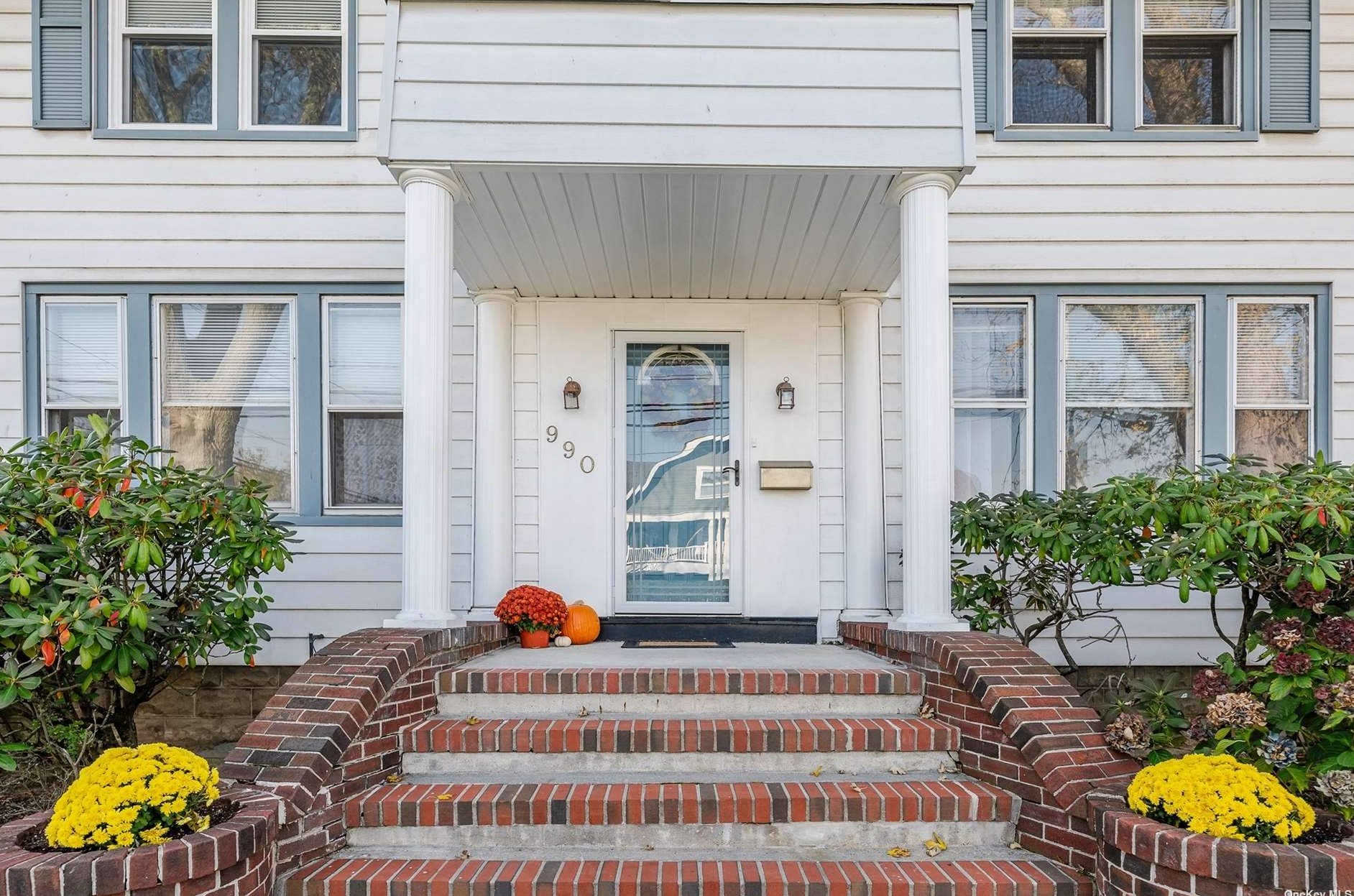 990 Hayes St, North Baldwin, NY 11510-4836