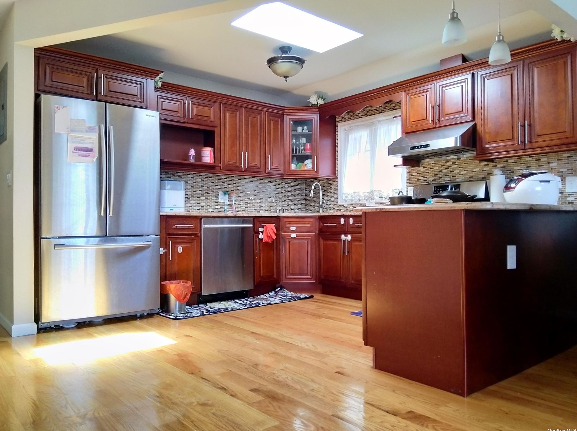 7003 267th St, Floral Park, NY 11004