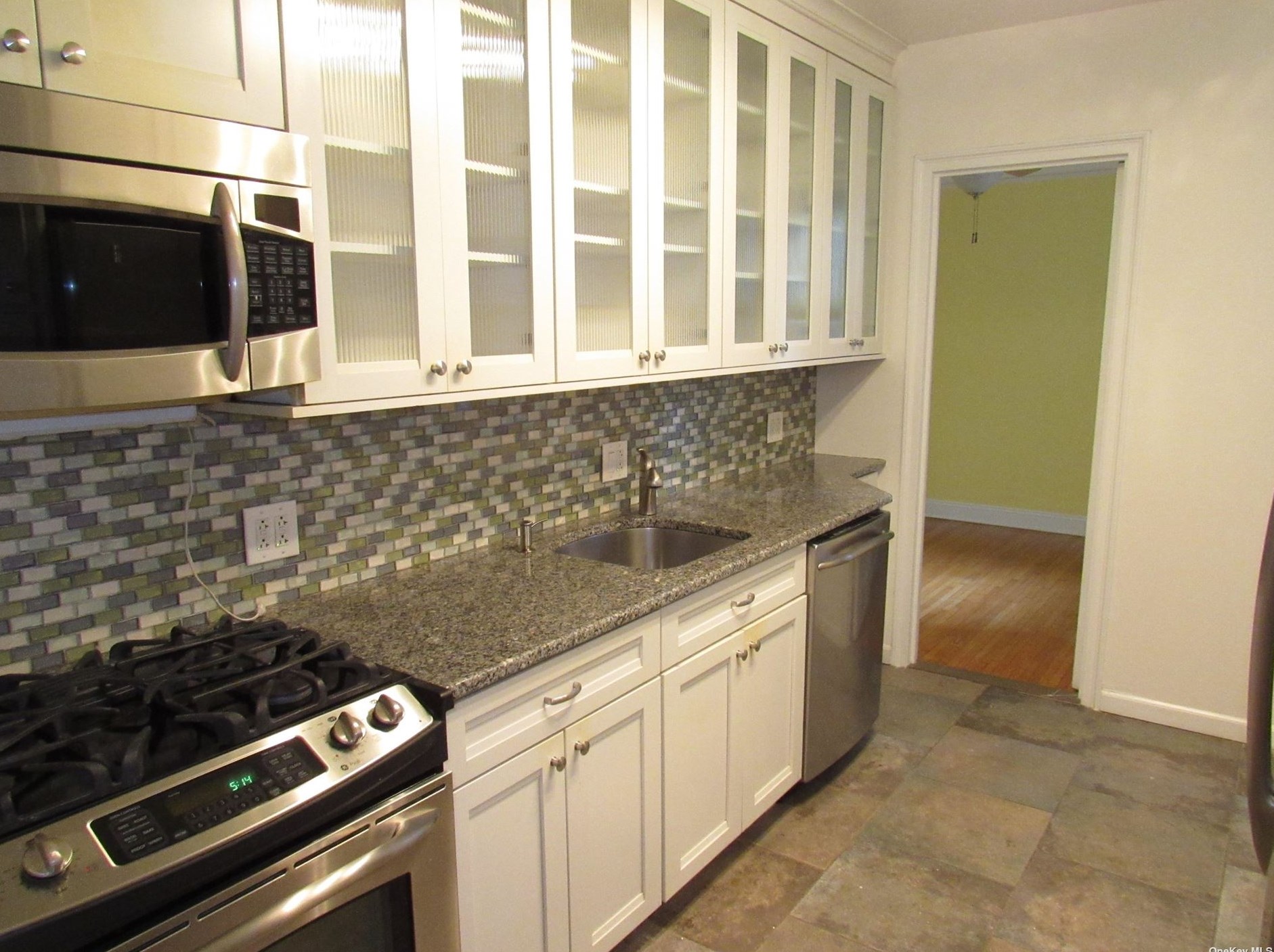 111-14 76th Ave #211, Flushing, NY 11375
