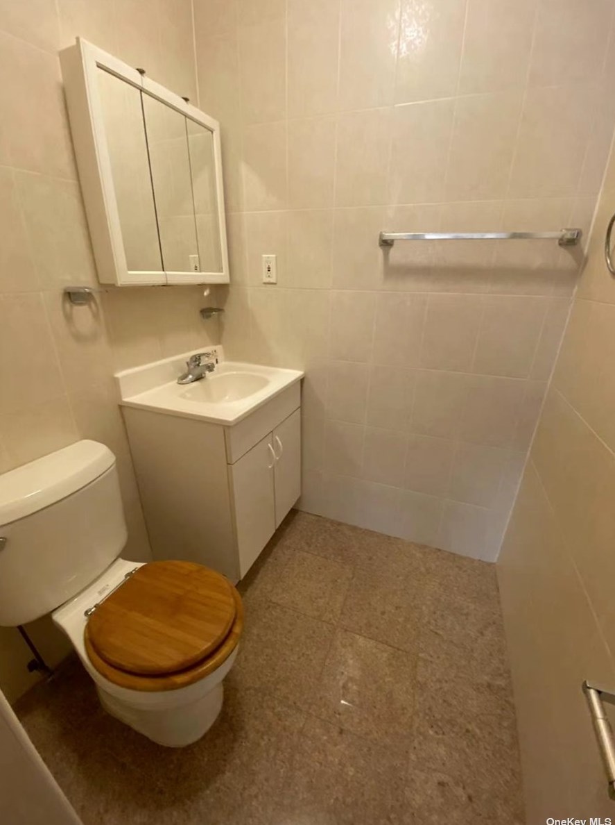 144-48 Roosevelt Ave, Flushing NY 11354-4459 exterior