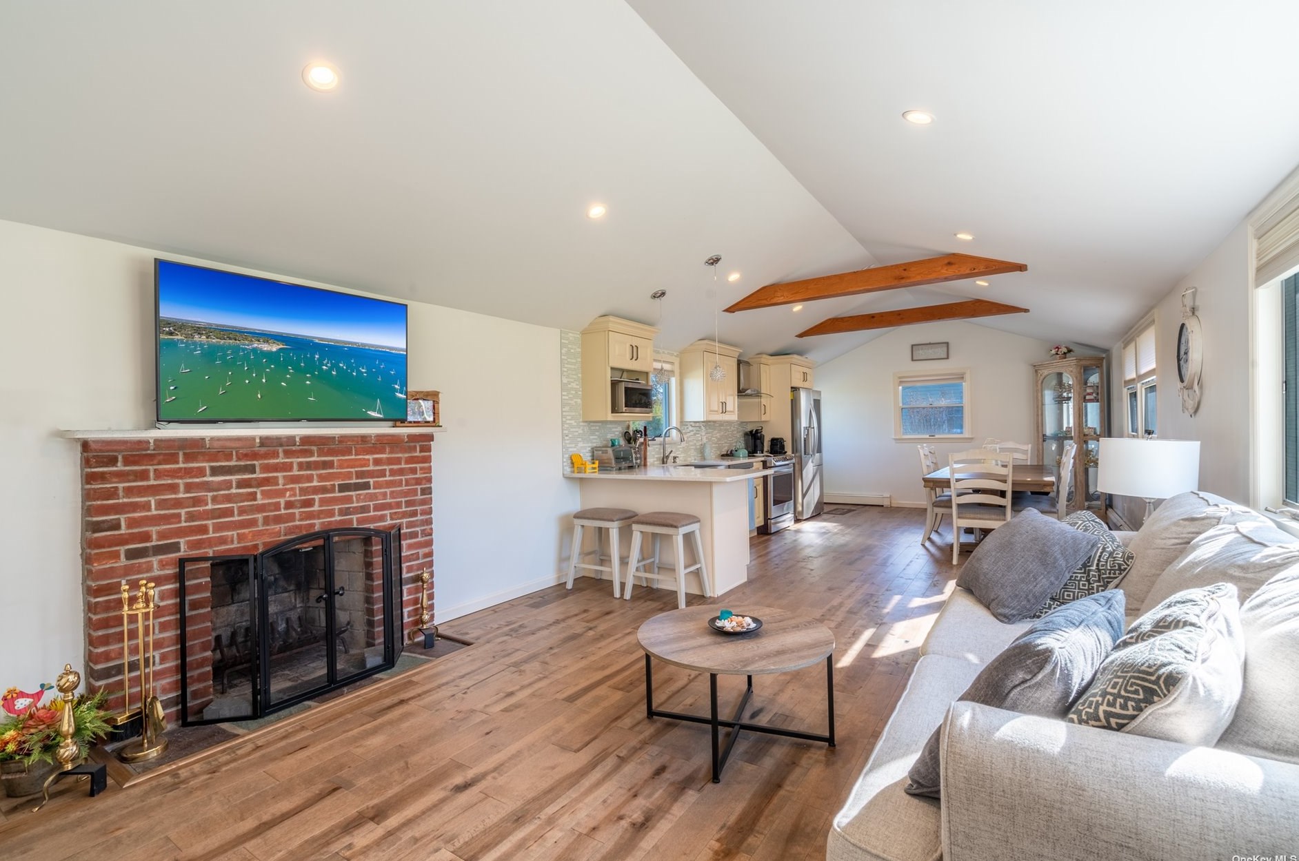 885 Little Neck Rd, Nassau Point, NY 11935