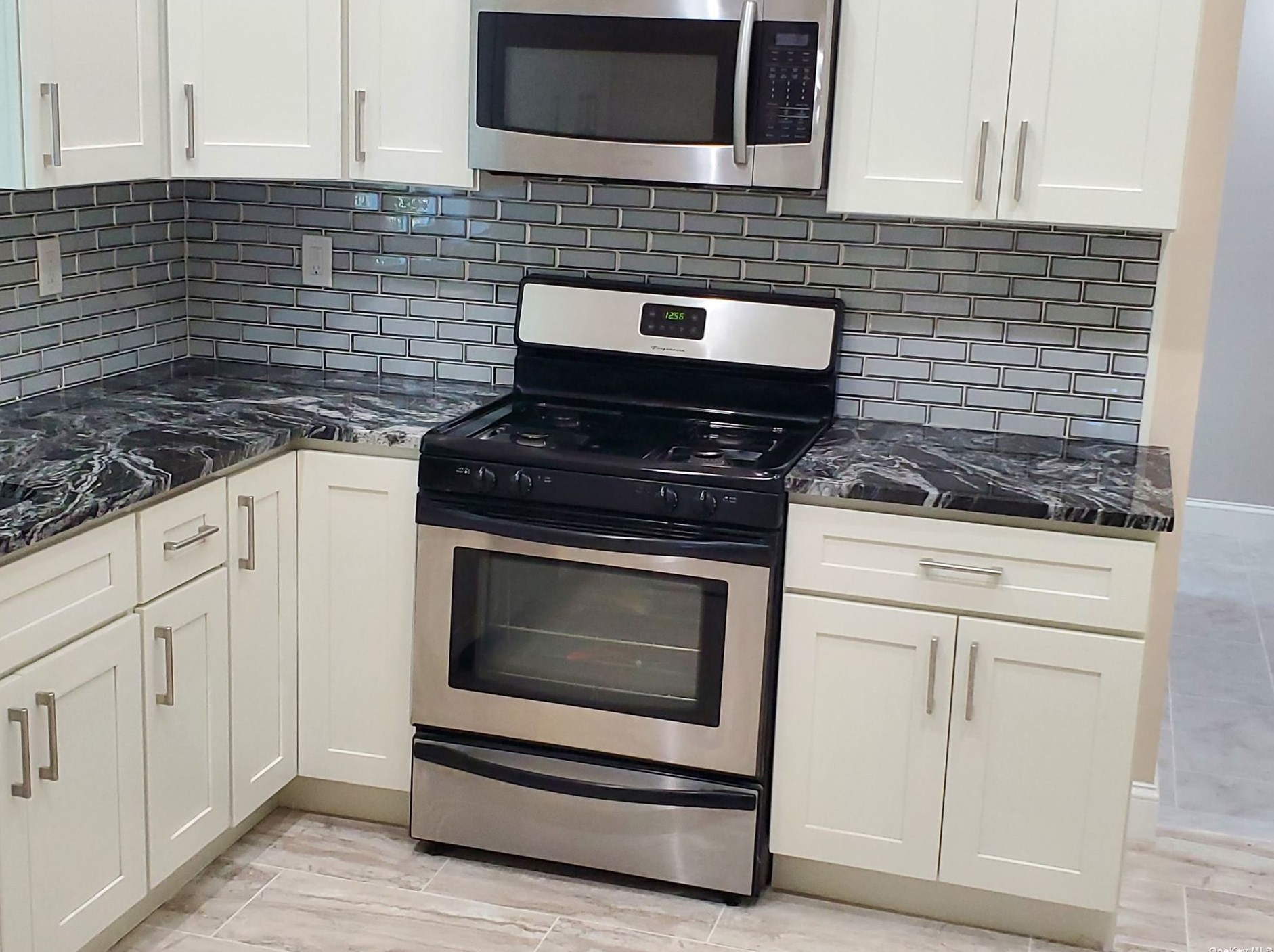 13 Maple Ave, Prt Jefferson Station, NY 11776