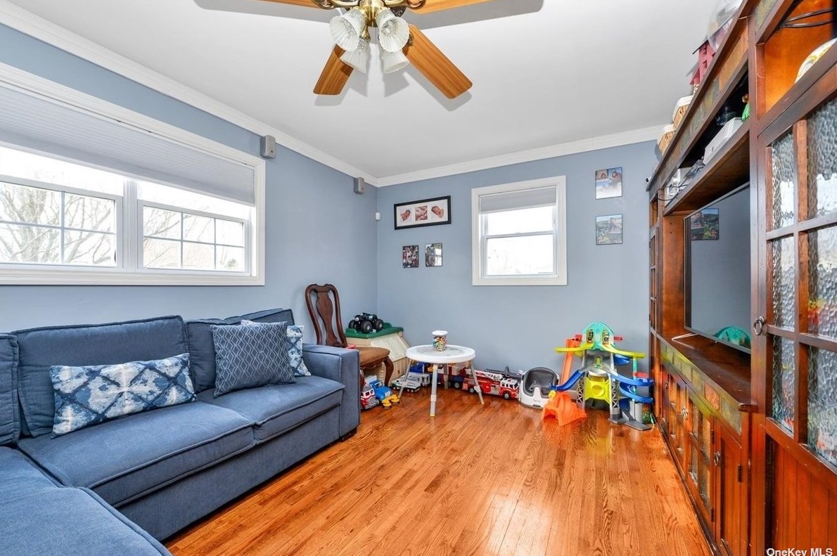 448 S Strong Ave, North Lindenhurst, NY 11757