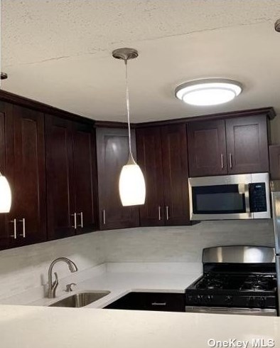 35-20 Leverich St, Flushing, NY 11372