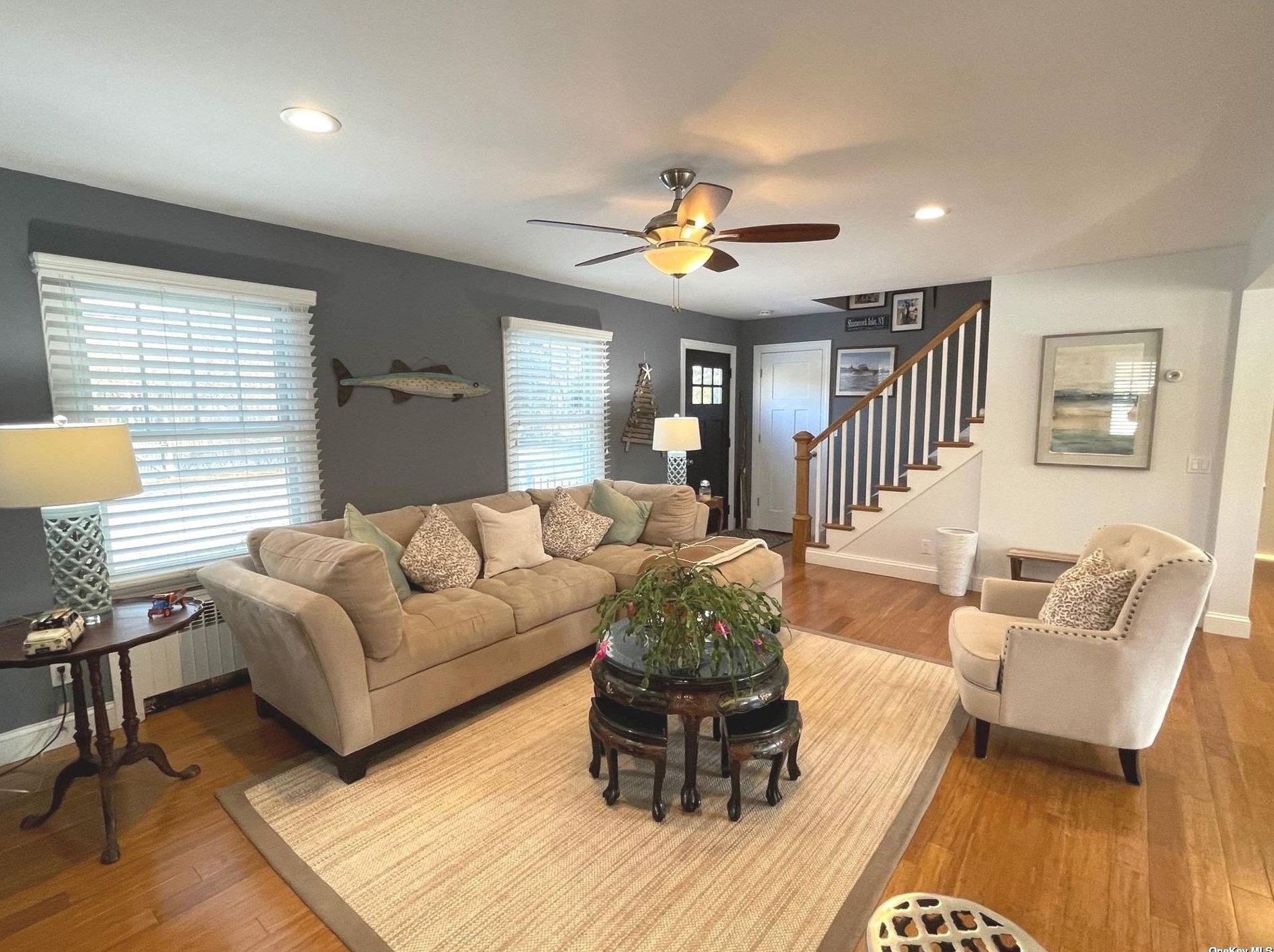 32 Shinnecock Rd, Hampton Bays NY  11946-2925 exterior