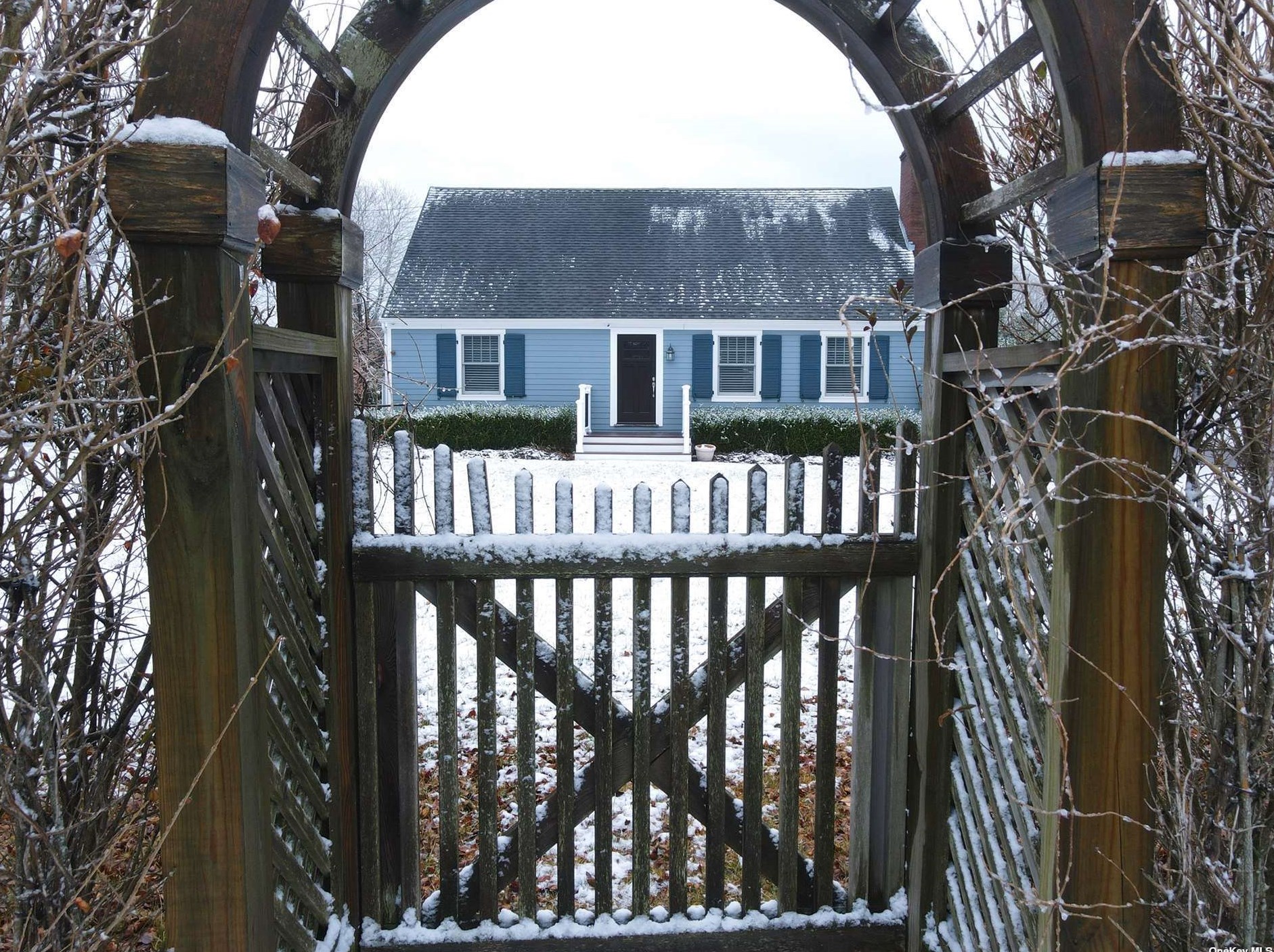 32 Shinnecock Rd, Hampton Bays NY  11946-2925 exterior