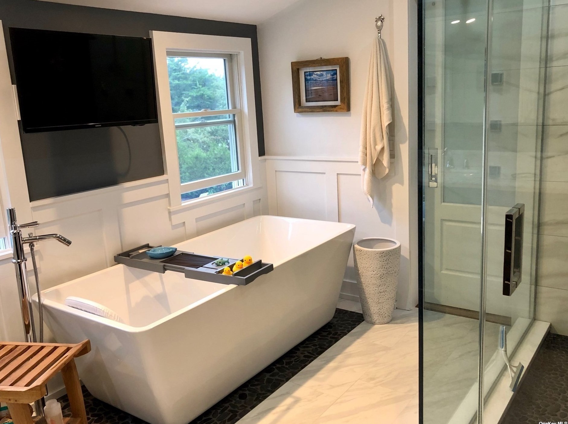 32 Shinnecock Rd, Hampton Bays NY  11946-2925 exterior