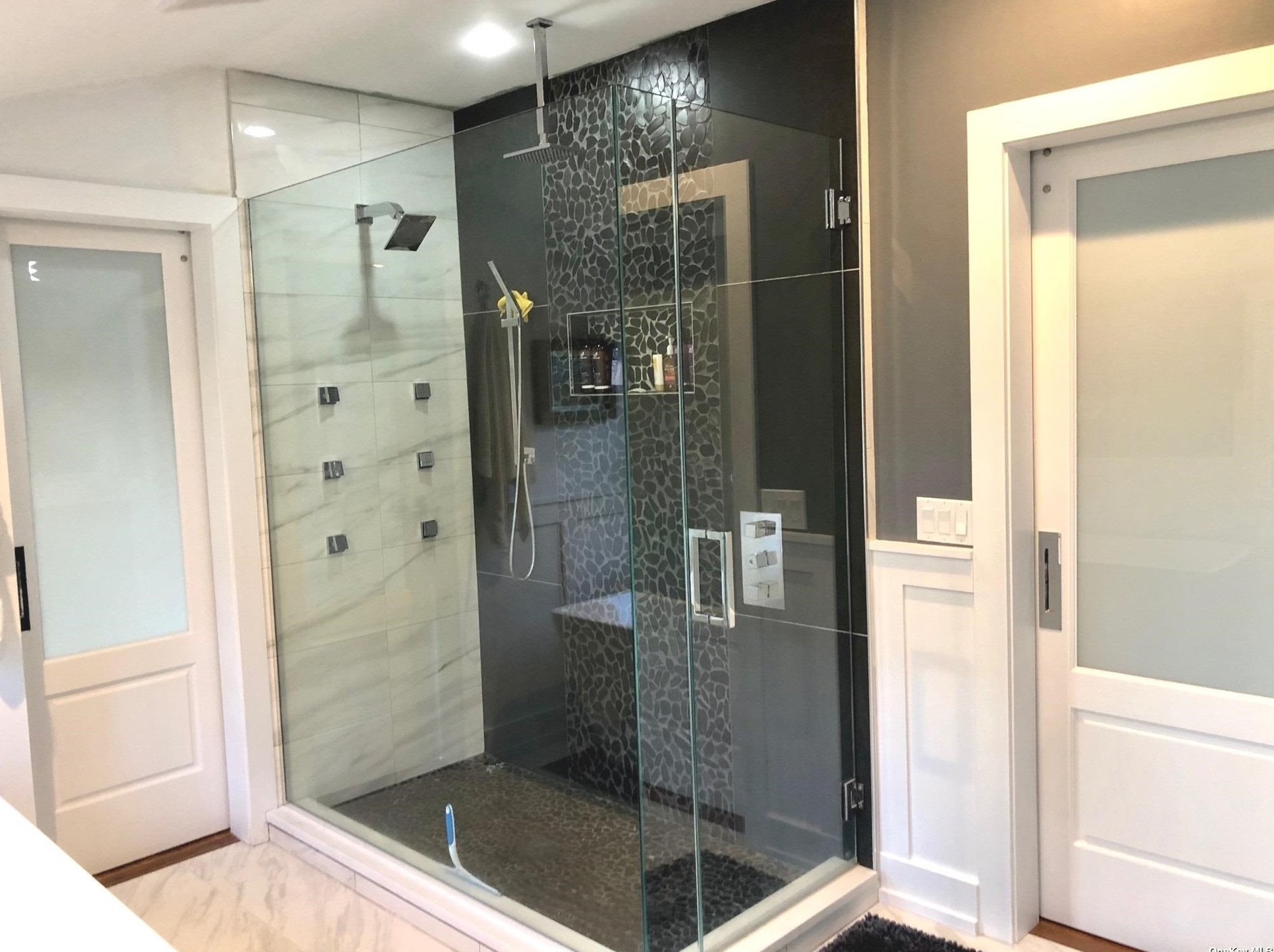 32 Shinnecock Rd, Hampton Bays NY  11946-2925 exterior
