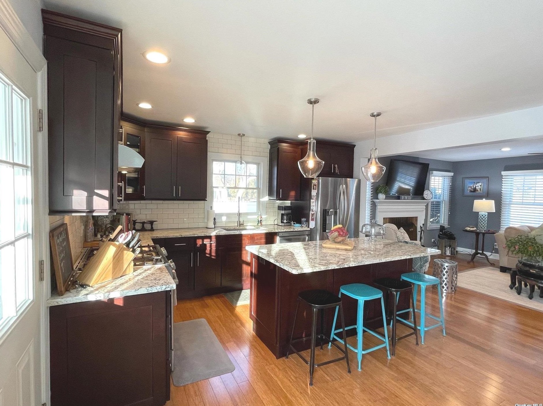 32 Shinnecock Rd, Hampton Bays NY  11946-2925 exterior