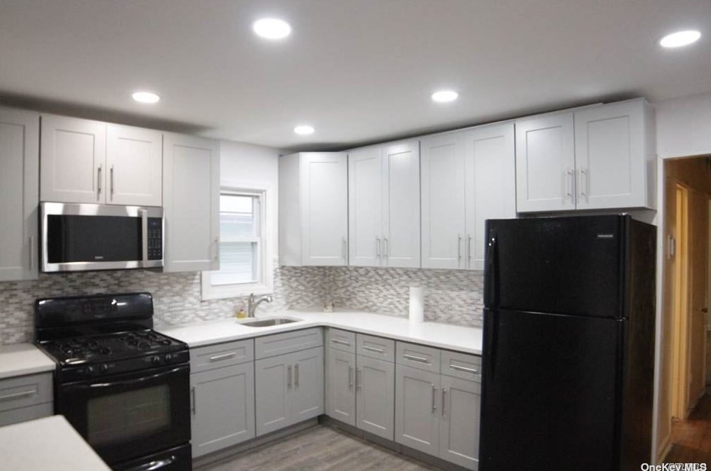 19 Emery St, Hempstead, NY 11550